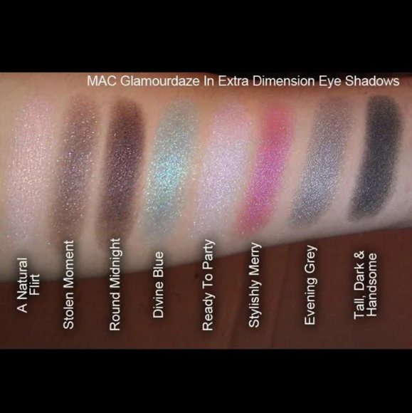 MAC Stylishly Merry Extra Dimension Eyeshadow - Picture 3 of 6
